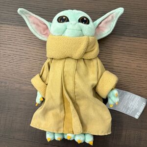 Star Wars The Mandalorian “The Child” Baby Yoda Grogu Disney Plush Toy